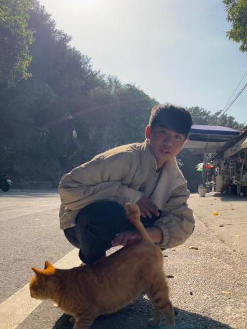 提供高中化學服務的專家李泓佑