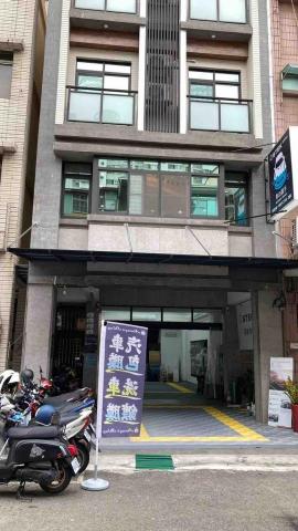 友趣健身工作室 - 機車停放請踢側柱勿鎖龍頭
（樓下汽車鍍膜也很優秀～