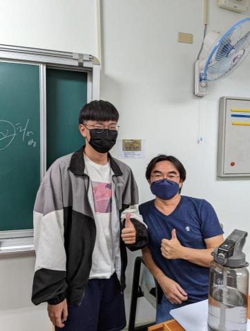 蘇俊豪 - 擔任講師與學校老師合影