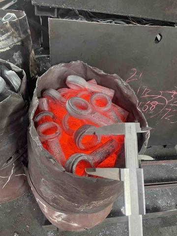 冠富工業社 - 鍛造完檢測尺寸