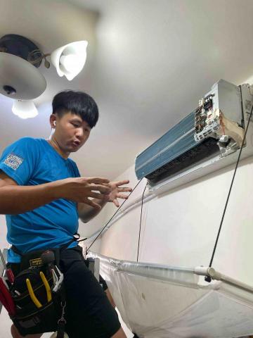 潔濬冷氣空調 - 師傅會跟業主仔細講解冷氣狀態，讓客人能了解自家冷氣空調的健康情況唷