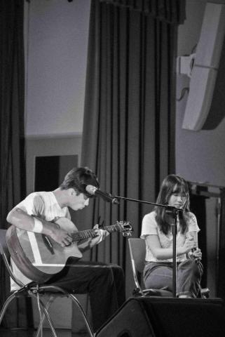 提供吉他換弦台中服務的專家曾昱鈞