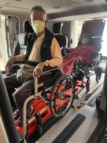 輪椅計程車/身障計程車/復康巴士/長照交通車/無障礙計程車 -  雙輪椅接送
