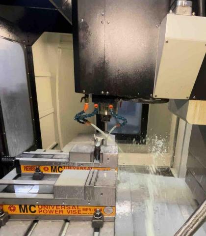 冠富工業社 -  CNC铣床