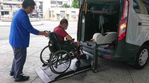 輪椅計程車/身障計程車/復康巴士/長照交通車/無障礙計程車 - 輪椅接送