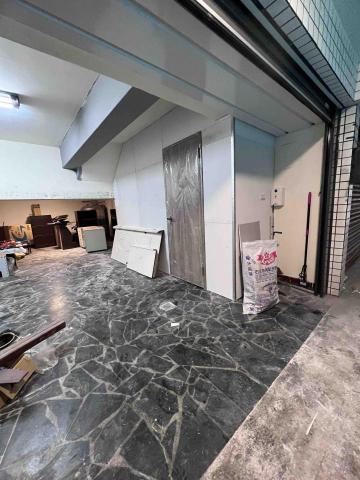 鼎東曜業有限公司 - 車庫梯間隔牆+門組 鼎東曜業有限公司 - 車庫梯間隔牆+門組