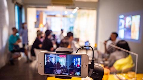 祥哥攝影 - 服務-B
室內活動/婚禮紀錄/婚紗側拍攝影-2