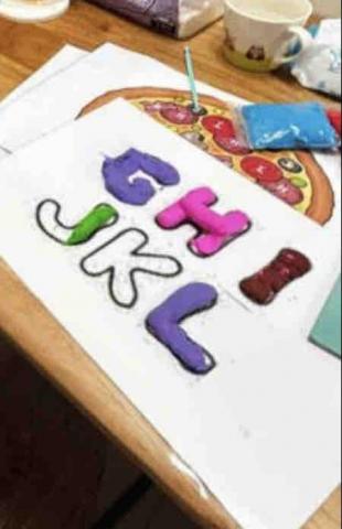 張潔 - 用黏土學字母～