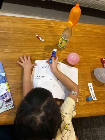 張潔 - 醋+小蘇打吹氣球實驗學英文～！
