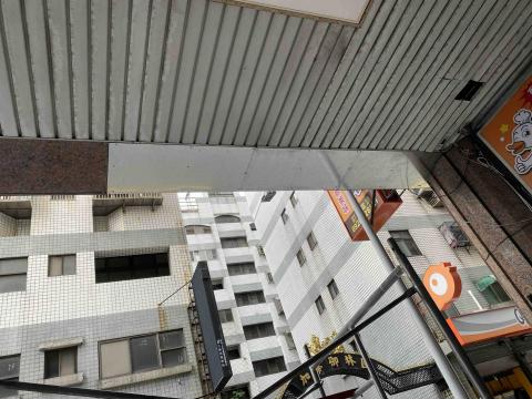 鐵件職人企業社 - 天花板磁磚掉落洞封板復原