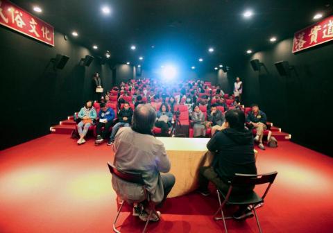 背穀的人 - 每場講座活動即時紀錄或用錄音筆紀錄，活動後，先撰寫成逐字稿，再擷取重點寫成文章，讓講者的精彩內容被看見。