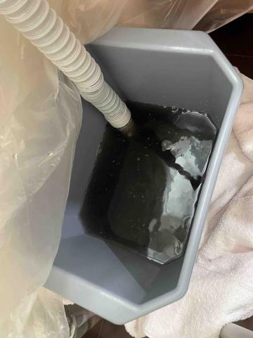 冠宇水電裝修冷氣保養熱水器瓦斯爐抽油煙機 - 清洗後冷氣內的髒污