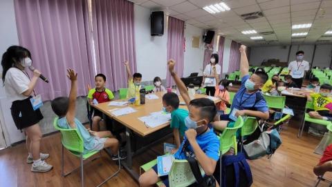 Esther - 透過鼓勵以及稱讚讓學生主動、積極學習