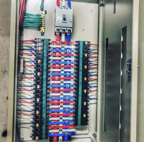 方崇全 - 倉庫電盤