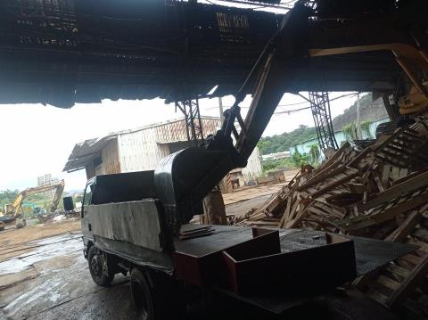 維潔廢棄物清運 - 整整一台棧板車
交給焚化爐處理焚燒