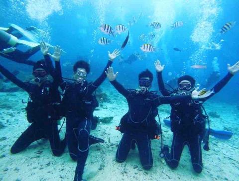 太陽游泳教學、自由潛水課程、水肺潛水 - 水肺潛水