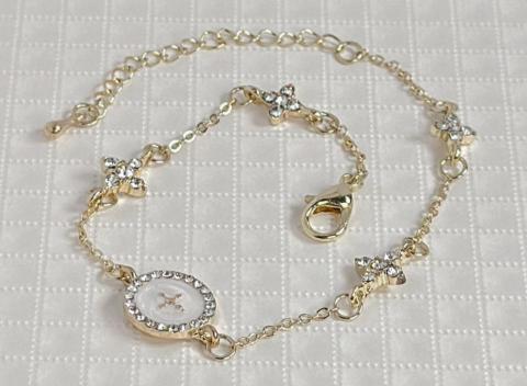 未來時應 - 精品品牌飾品拍攝 - 有底紋背景範例