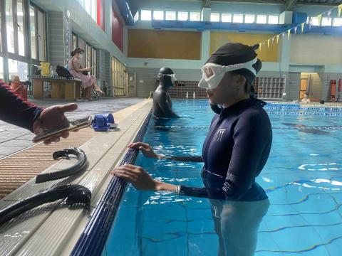 太陽游泳教學、自由潛水課程、水肺潛水 - 自由潛水泳池課