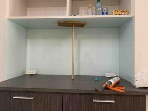 士鑫玻璃有限公司 - 電器櫃安裝烤漆玻璃