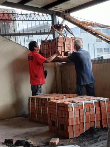 全方位各式工程＆Kitty 愛乾淨清潔工作室 - 吊車吊磚