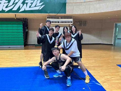 李岱倫 - 大學系籃