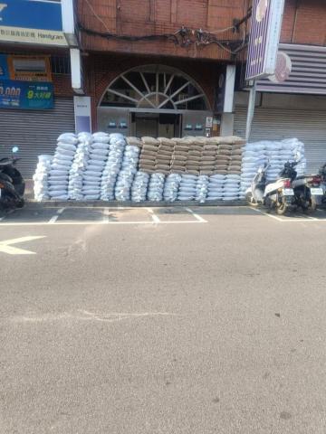 小賴團隊拆除 - 進退料電梯，沙子五百包，水泥100包！