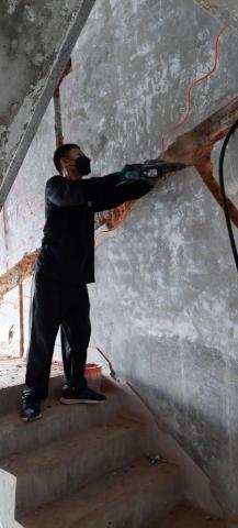 小賴團隊拆除 - 打牆面管溝