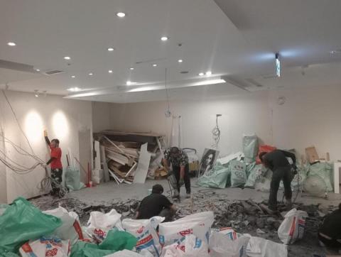 鴻升工程 - 漢神巨蛋五樓櫃位拆除工程 鴻升工程 - 漢神巨蛋五樓櫃位拆除工程