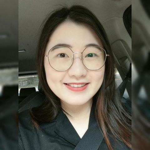 提供sbir代寫服務的專家Anna