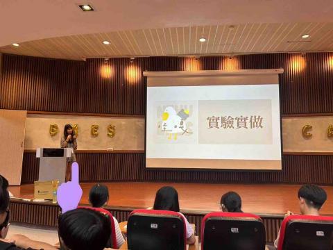 吳沛蓁 - 帶營隊的實驗教學