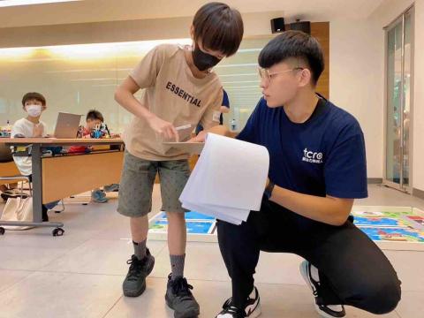 陳梓豪 - 樂高機器人比賽裁判