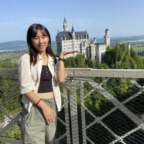 提供erpsap分別服務的專家周芷絹