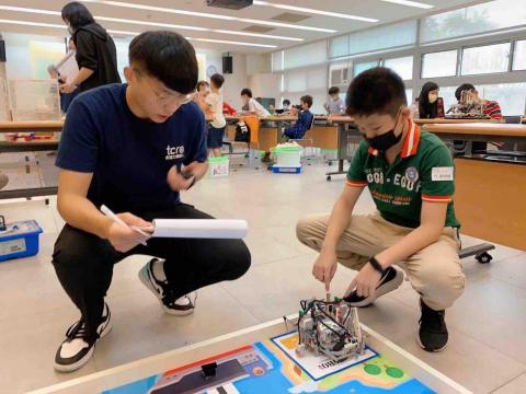 陳梓豪 - 樂高機器人比賽裁判