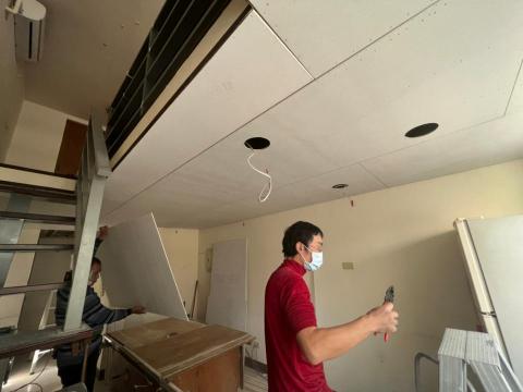 新竹安心工程行.新竹安心拆除裝潢工程行 - 矽酸鈣板施工後開燈具孔