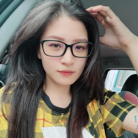 提供高爾夫陪打服務的專家嘉琪