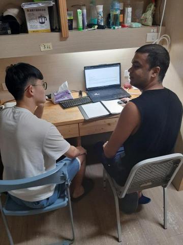 蔡承祐 - 輔導班上外籍生的課業問題