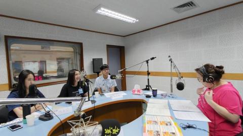 利昱翰 - 赴電台分享志願服務經驗，分享進入多個教育現場的服務與改變歷程。