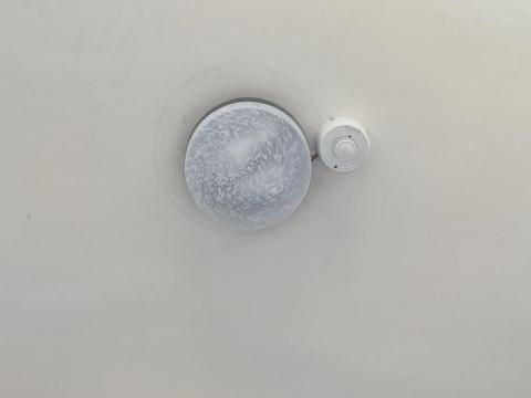 黑科技水電工作室 - 安裝吸頂燈後，業主要求加裝感應控制器