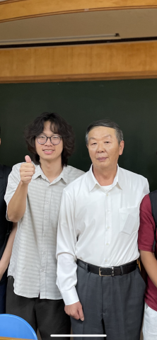 劉淨辳 - 這是我參加國艦國造與現任國安會諮詢委員 黃曙光 上將的合照