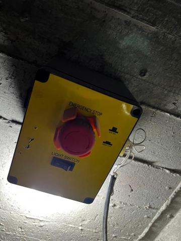 菱友電梯機電有限公司 - 電梯機坑安全開關照 菱友電梯機電有限公司 - 電梯機坑安全開關照