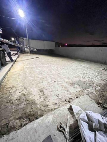 彥成工程行 - 挖土機整地後，混擬土施工前