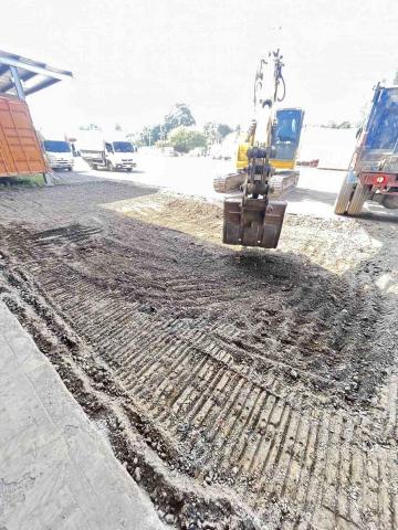 彥成工程行 - 挖土機整地，混擬土施工前