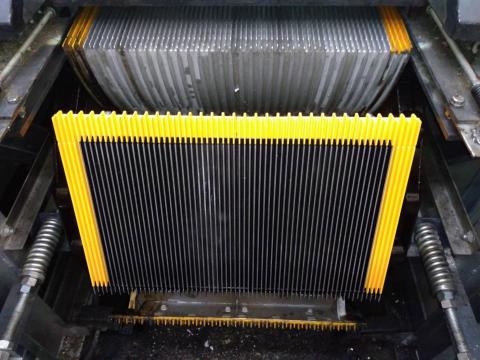 菱友電梯機電有限公司 - 手扶梯踏板 菱友電梯機電有限公司 - 手扶梯踏板