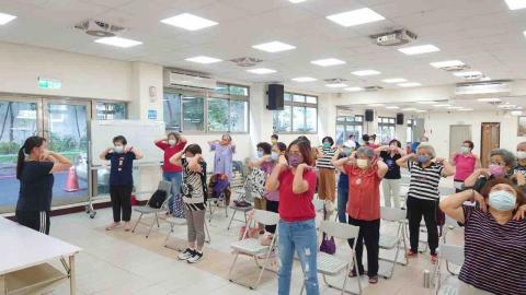 🏋️♂️Jay&Cherry🍒 - 銀髮族運動 🏋️♂️Jay&Cherry🍒 - 銀髮族運動