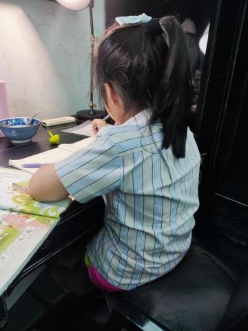 妙慈科學家教室 - 輔導私小學生做作業