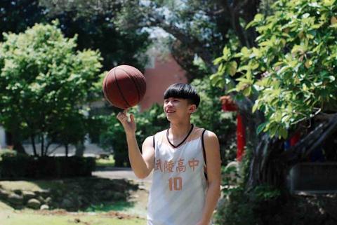 王柏鈞 - 武陵男籃畢業照