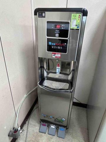 益泉淨水設備有限公司-李昱宏 - 工廠愛用款-真空腳踏式冰冷熱飲水機
