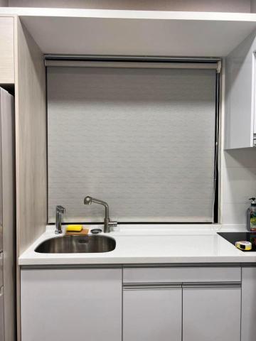 信賴窗簾 - 信賴窗簾案件分享✨緹花捲簾

《緹花》的意思是 
不屬於全遮光屬於陽光捲簾的一種
適合裝在客廳，具有百分之85%之遮光率，可隔絕大部分紫外線及陽光。

❗️估價流程❗️
來電或私訊➡️到府丈量➡️估算價格➡️確認安裝➡️窗簾製作➡️到府安裝
（窗簾樣式必須挑選款式布料才能估價，若想線上初估，請提供窗戶尺寸，類似的款式照片，我們先用同款的做初估）