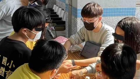 尤子墉 - 作為職涯探索的關主與小小孩互動