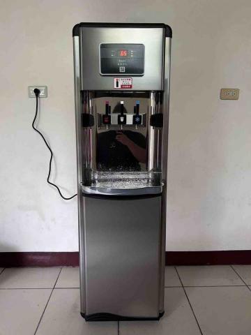 益泉淨水設備有限公司-李昱宏 - 房東愛用款BD-1073拉霸式冰溫熱飲水機